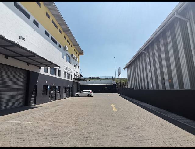 342M² WAREHOUSE TO LET IN POMONA